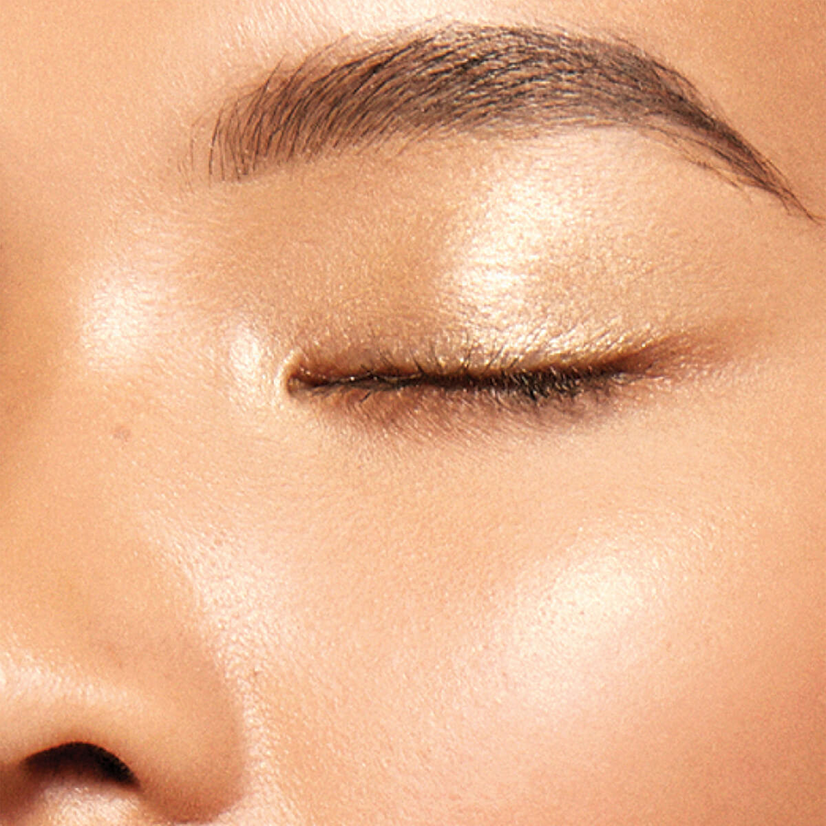 MAGNETIC NUDE GLIMMER (ILUMINADOR FACIAL)